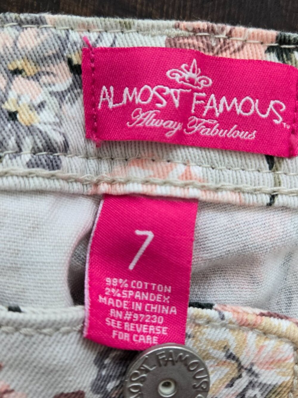 Almost Famous Floral Skinny Jeans Pastel Pink Sage Womens Size 7 Stretch - Picture 3 of 8